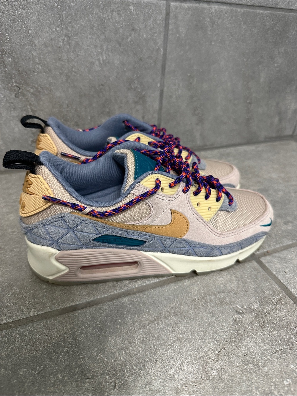 Nike Air Max 90 SE Fossil Stone Slate Sneakers size 6.5 excellent condition - Picture 3 of 5